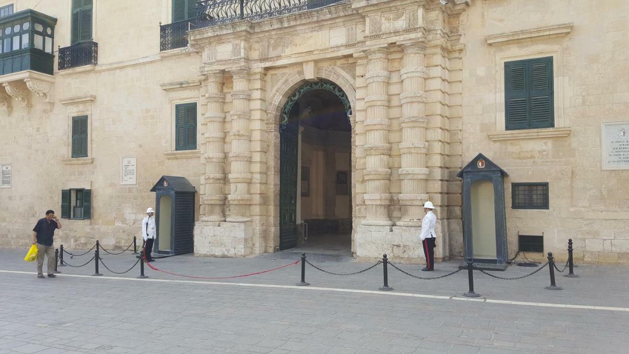 Valletta Main Street Apartment ภายนอก รูปภาพ